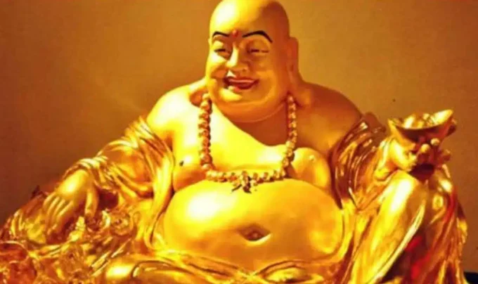 Laughing Buddha: లాఫింగ్ బుద్ధాను ఇంట్లో ఏ ప్రదేశంలో పెడితే మనం పట్టిందల్లా బంగారం అవుతుందో తెలుసా…!